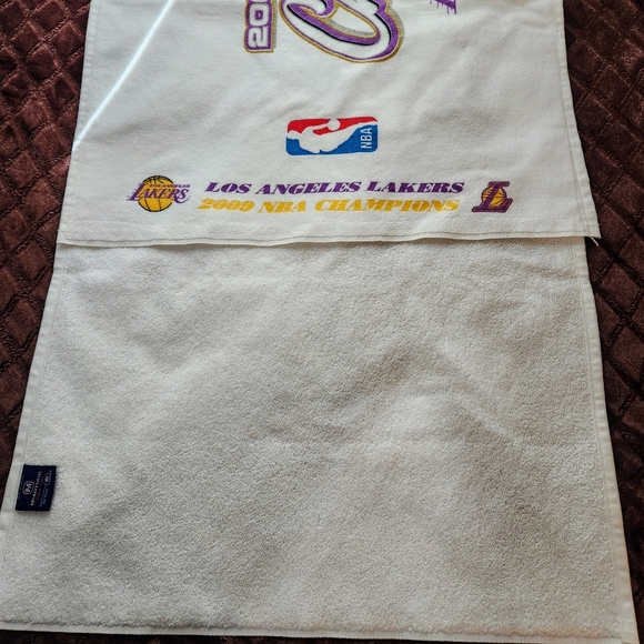 NBA LA Lakers Bench Towel • By : McArthur Towel and Sports • - Picture 3 of 10